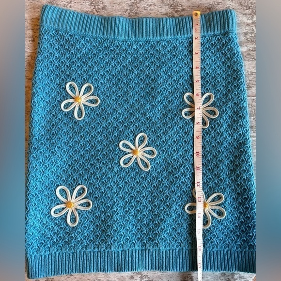 Preloved Willow & Wind Blue Daisy Knit Crop Top Tank & Skirt Set Size Medium - Picture 8 of 8